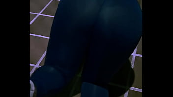 Ellie sanches se exibindo na garagem de casa