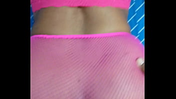 Cuzinho guloso piscando plug anal