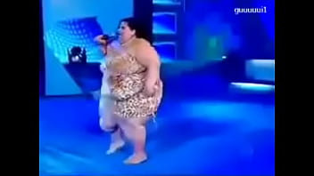 Fat lady dancing so well