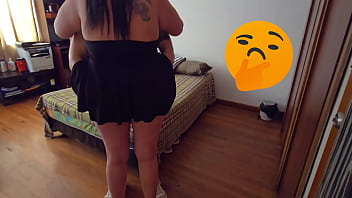 Solo tengo que entrar al cuarto de mi hijastro sin usar tanga y él se vuelve loco