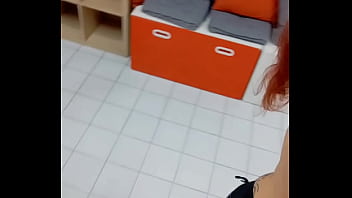 On est mardi et le mardi j'ai quoi j'ai cours de pole dance bonne journée