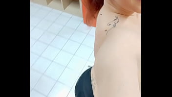 On est mardi et le mardi j'ai quoi j'ai cours de pole dance bonne journée