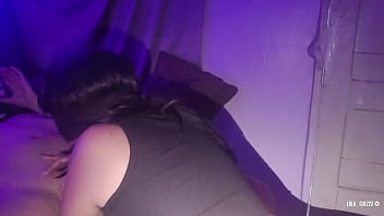 Mamada a mi mejor amigo y le entrego mi culo