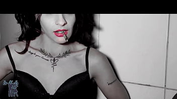 Cheia de tesão gozando para voces