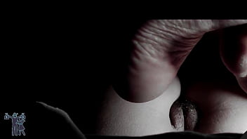 Cheia de tesão gozando para voces