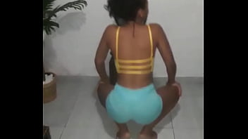 Alexandra deve sentar assim na pica