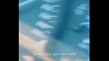 Mustang tomando atrás