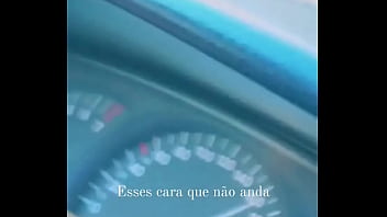 Mustang tomando atrás