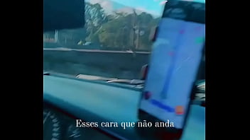 Mustang tomando atrás