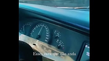 Mustang tomando atrás