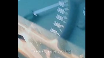 Mustang tomando atrás