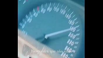 Mustang tomando atrás