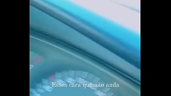 Mustang tomando atrás