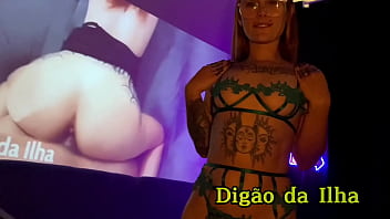 Nerd tatuada mamando e provocando e deixando meter até ela gozar