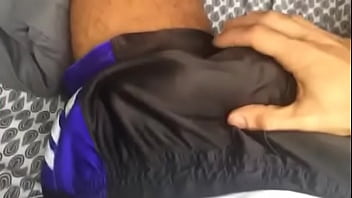 Bulhe slow in shorts