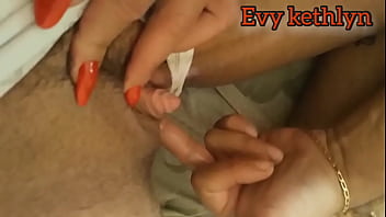 Estava no sofá e papai pediu para analisar minha xoxota pq estava com infecção de urina Estava no sofá e papai pediu para analisar minha xoxota pq estava com infecção de urina
