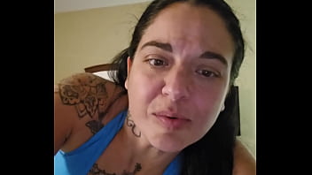 Emy angel adore se caresser doucement