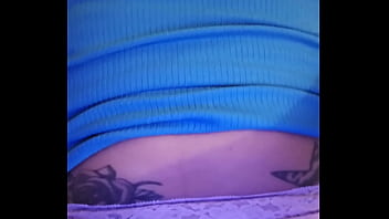 Emy angel adore se caresser doucement