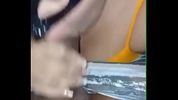 Dou um boquete no meu corno enquanto descrevo como gozei com outro no mato