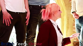 Hot college student in her first blowbang