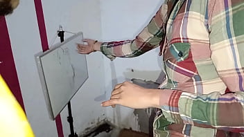Un pintor tenía su brocha tan gorda que me termino preñabdo y revalsandome su leche Un pintor tenía su brocha tan gorda que me termino preñabdo y revalsandome su leche