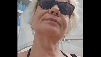 A la recherche d'un inconnu sur le bateau pour relever défi