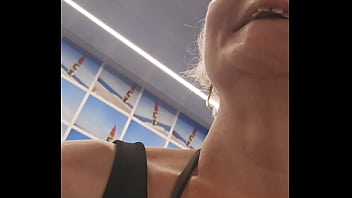 A la recherche d'un inconnu sur le bateau pour relever défi