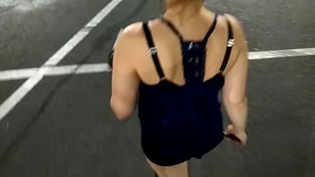 College girl sucks cock in car