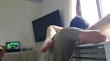 Fodendo a loirinha do rabo grande na cozinha