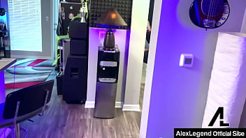 Alix lynx was creampied by alex legend without taking her leggings off