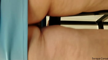 Coroa sem calcinha explodindo de tesão