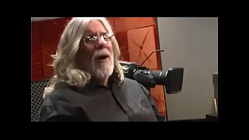 Rock star drills his true fan with slant eyes