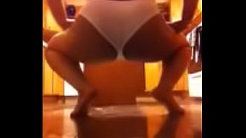 Sexy chubby twerker