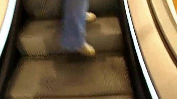 Blowjob in store changing room