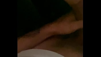 Alexa lo chupa bien rico y se traga mi semen