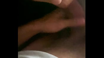 Alexa lo chupa bien rico y se traga mi semen