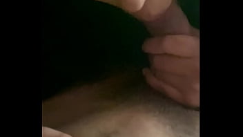 Alexa lo chupa bien rico y se traga mi semen