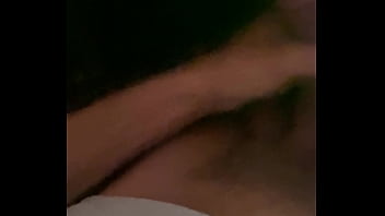 Alexa lo chupa bien rico y se traga mi semen