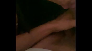 Alexa lo chupa bien rico y se traga mi semen