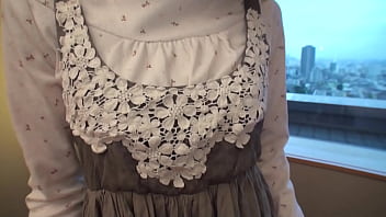 超人気av女優「鈴村あいり」の本格デビュー前の貴重な蔵出しセックス映像を解禁！！恥ずかしがりながらも、ゆっくりとパンティの中に手を入れて、おま○こを弄りだす。時折クチュっと溢れ出る愛液音と、吐息交じりの喘ぎ声が最高にエッチ。 3r6nujp