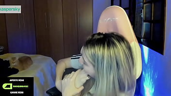 Streamer bianquinhabotando seu pé bem gostoso na boca Streamer bianquinhabotando seu pé bem gostoso na boca
