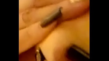 Sacando la leche de sus ricas tetas