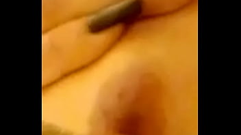 Sacando la leche de sus ricas tetas