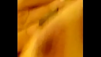 Sacando la leche de sus ricas tetas