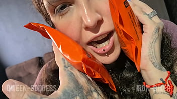 She didn't know if she could give a blowjob and i helped her *** short ***