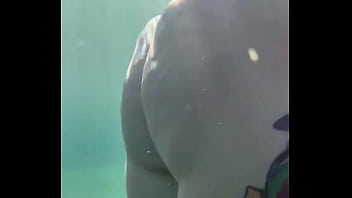 Waterproof phone case came in clutch in the hot springs