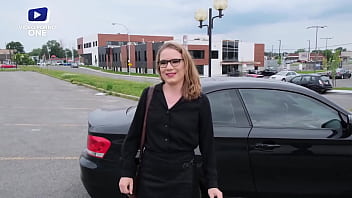 De la belle lingerie et du sperme sur son visage car elle adore ça