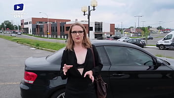 De la belle lingerie et du sperme sur son visage car elle adore ça