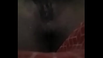 Moça gozando na dedada na buceta