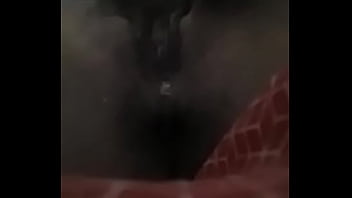 Moça gozando na dedada na buceta